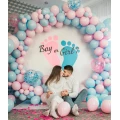 Фотозона для гендер паті - кругла основа з написом Boy or Girl, з різнокаліберною гірляндою з кульок